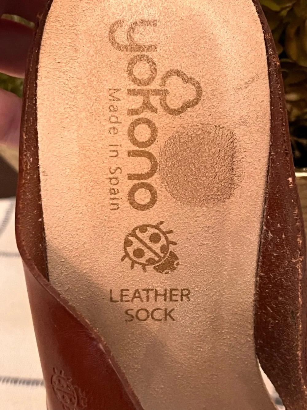 YOKONO Leather Cross-Strap Slide Sandals Size 9 EUC Cognac Color Summer Perfect